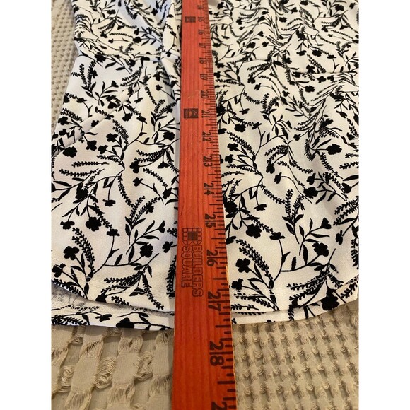 A.U.W. Blouse Plus size 3X  Top Wrap  with Cap Sleeve White w/ Black Pattern - Picture 7 of 7